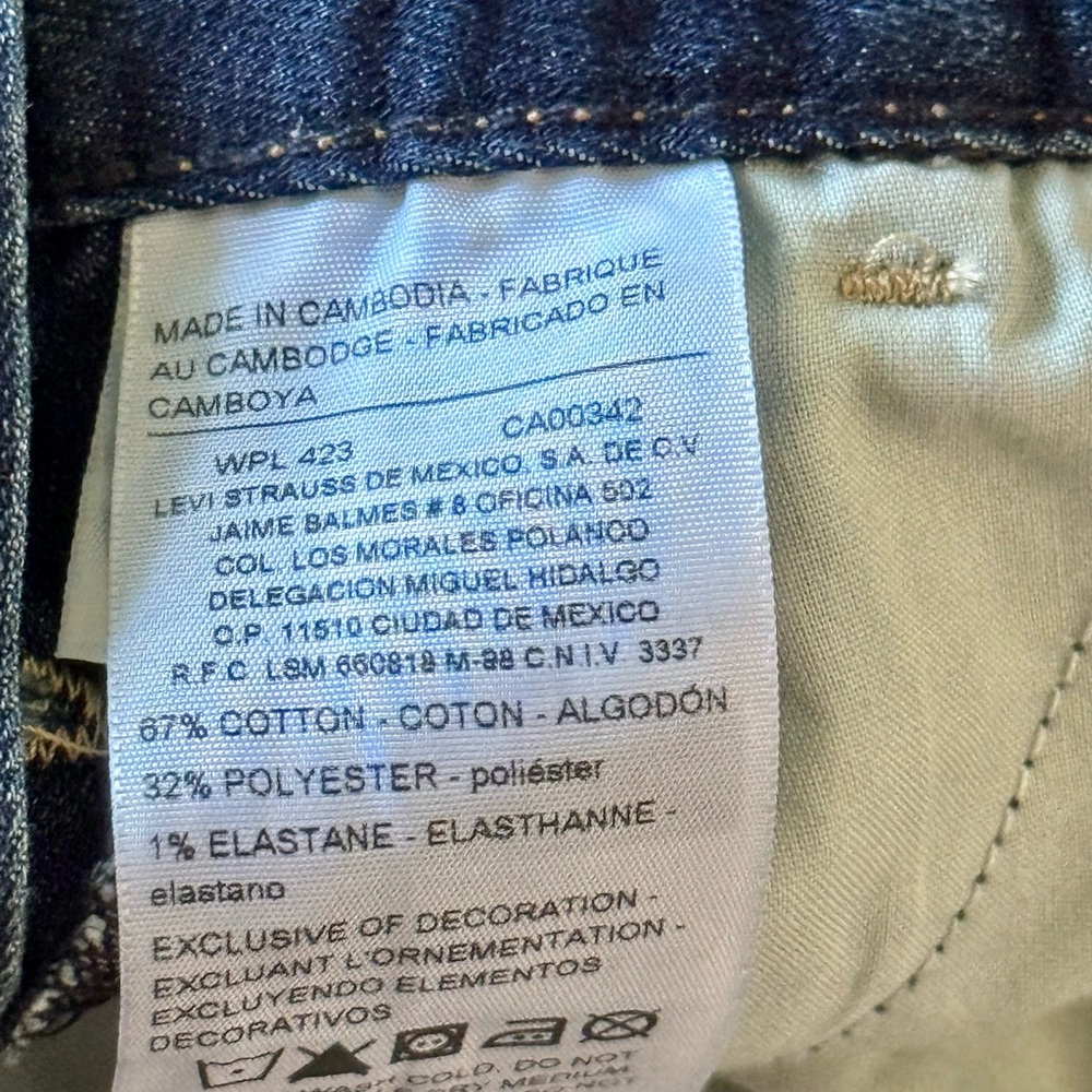Women’s Size Small Levi's Light Blue Denim Short Overalls with Buttons - Picture 6 of 7